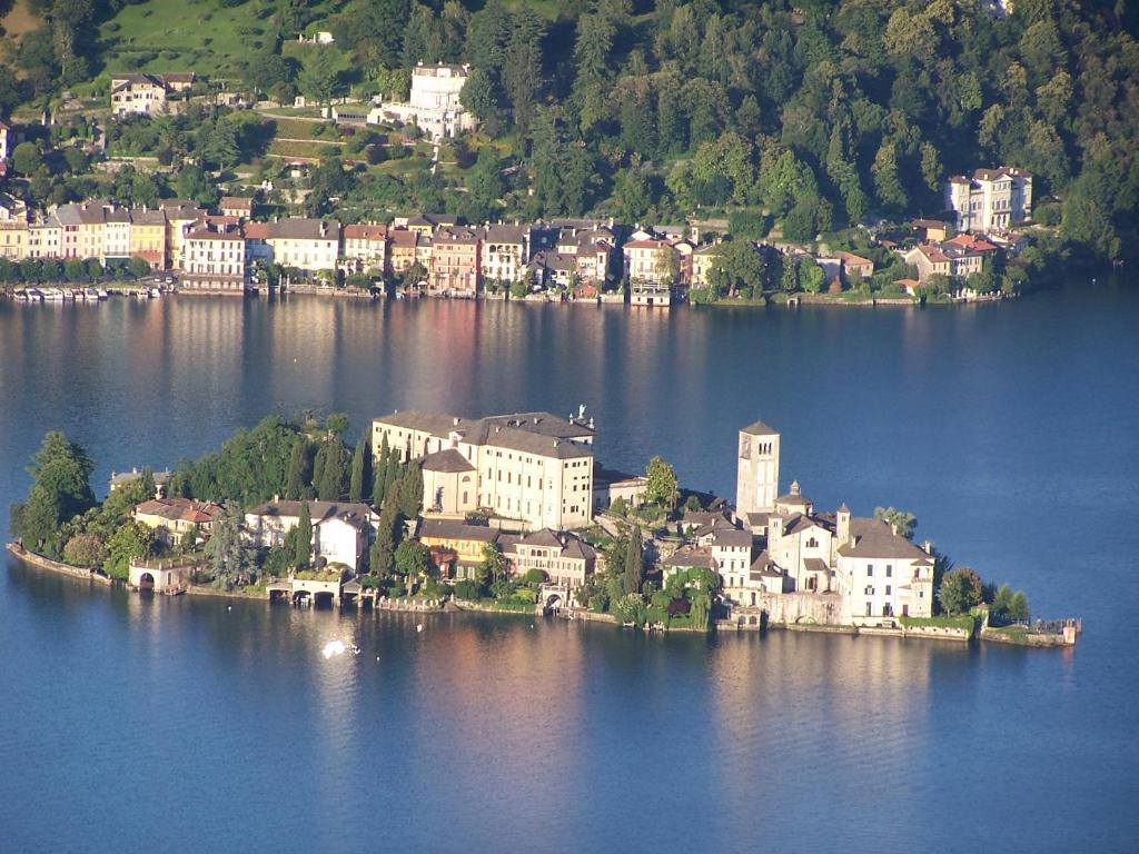 Hotel Panoramico Lago D'Orta (Adults Only) Madonna Del Sasso 外观 照片