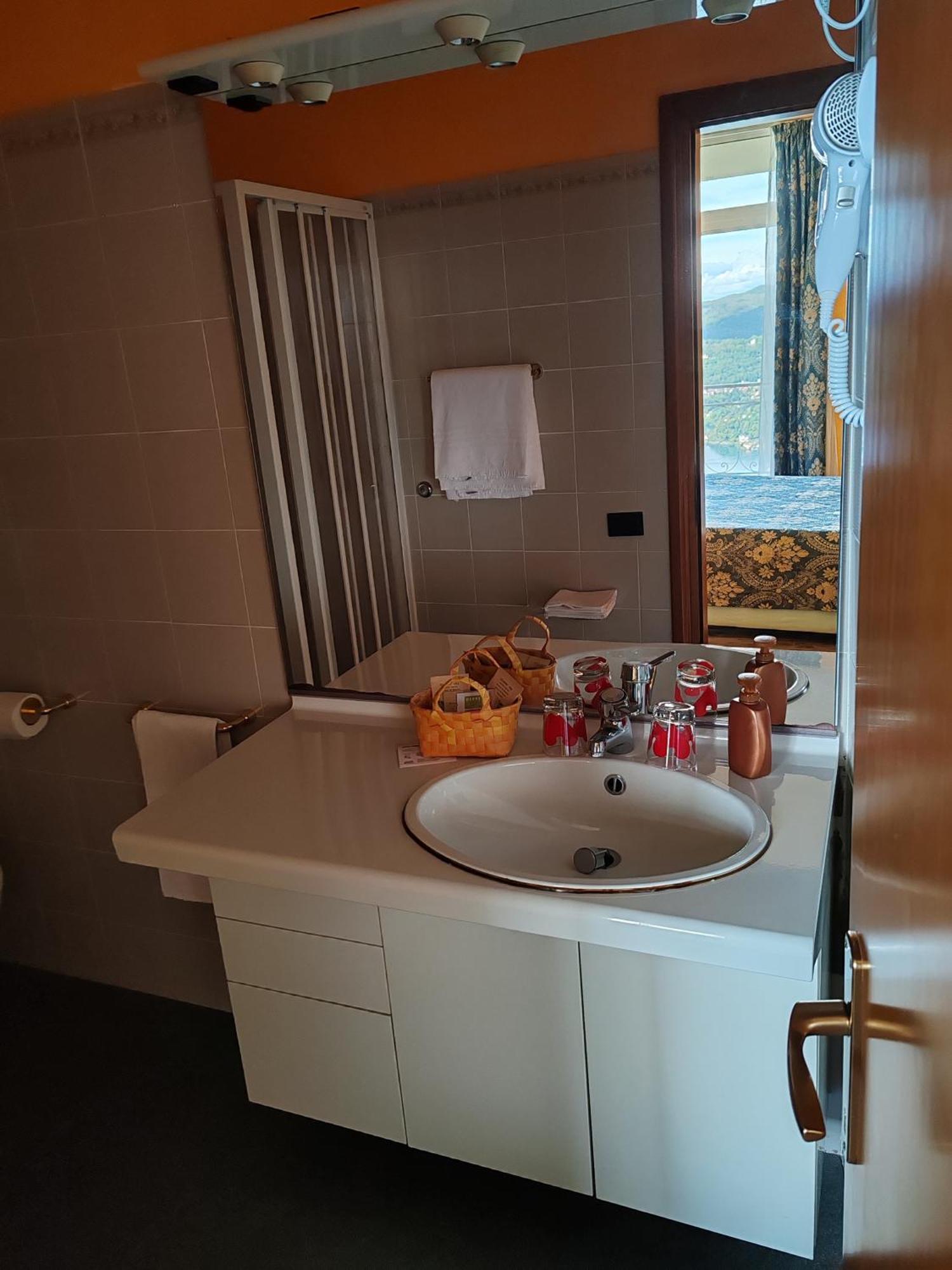 Hotel Panoramico Lago D'Orta (Adults Only) Madonna Del Sasso 外观 照片