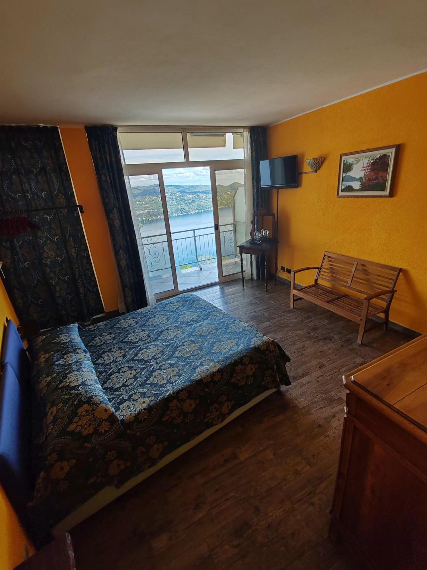 Hotel Panoramico Lago D'Orta (Adults Only) Madonna Del Sasso 外观 照片
