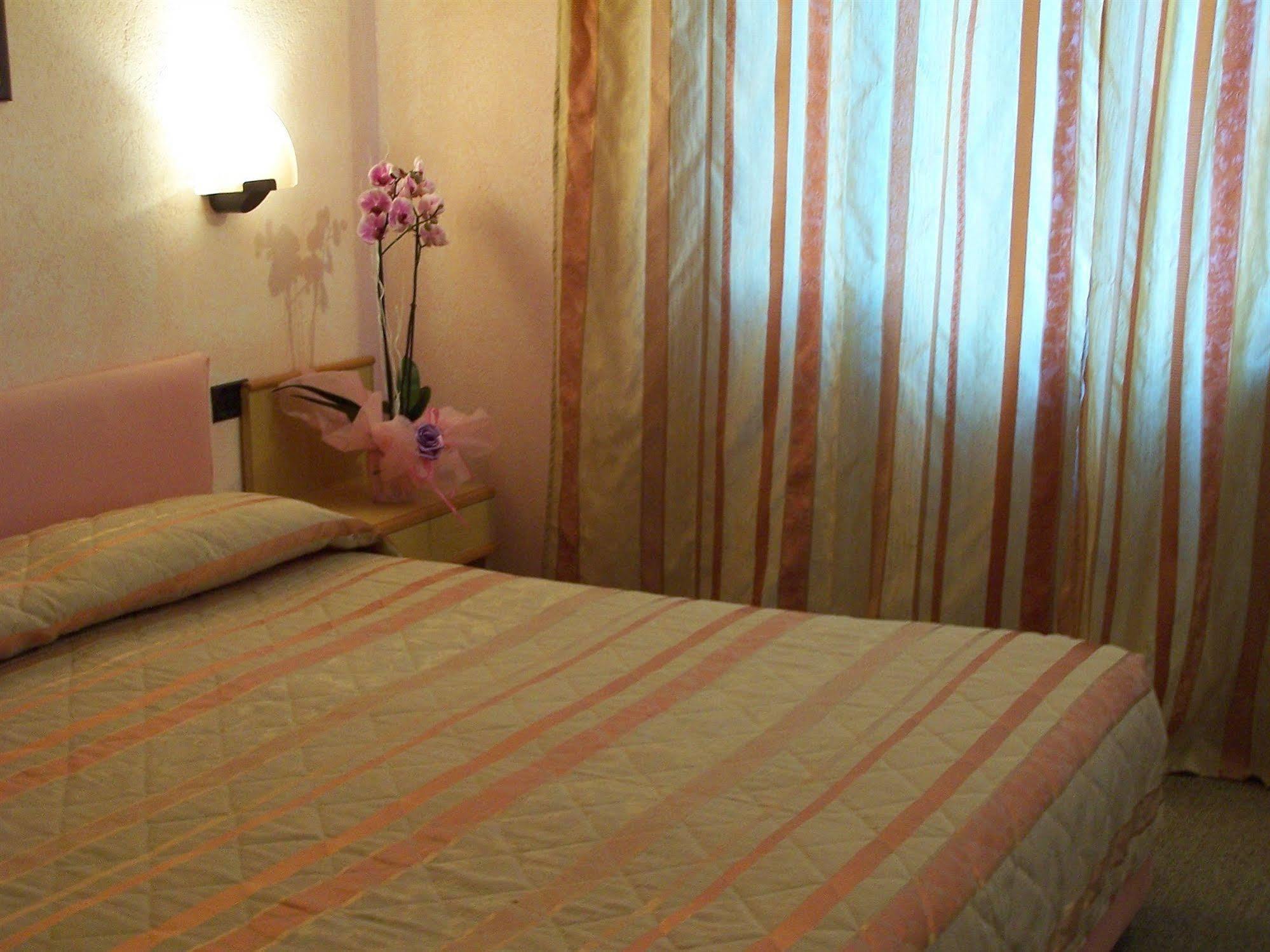 Hotel Panoramico Lago D'Orta (Adults Only) Madonna Del Sasso 外观 照片